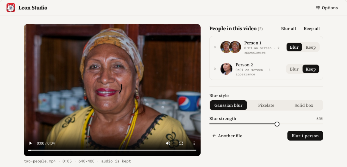 Leon Studio listing two people in a video, one set to Blur and one set to Keep.